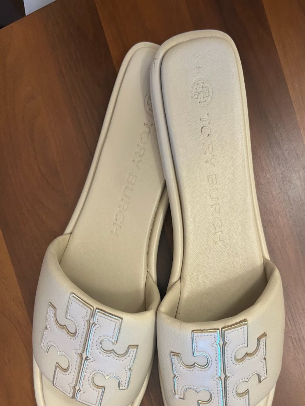 Tori Burch DOUBLE T SPORT SLIDE in light cream / gold - Picture 3 of 7